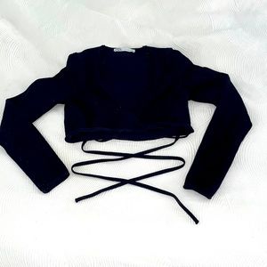 ❗️Clearance❗️ Priced! Crop Top Tie around long sleeve XS -S